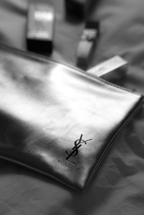 Les pochettes yves saint laurent : le must-have de votre garde-robe !